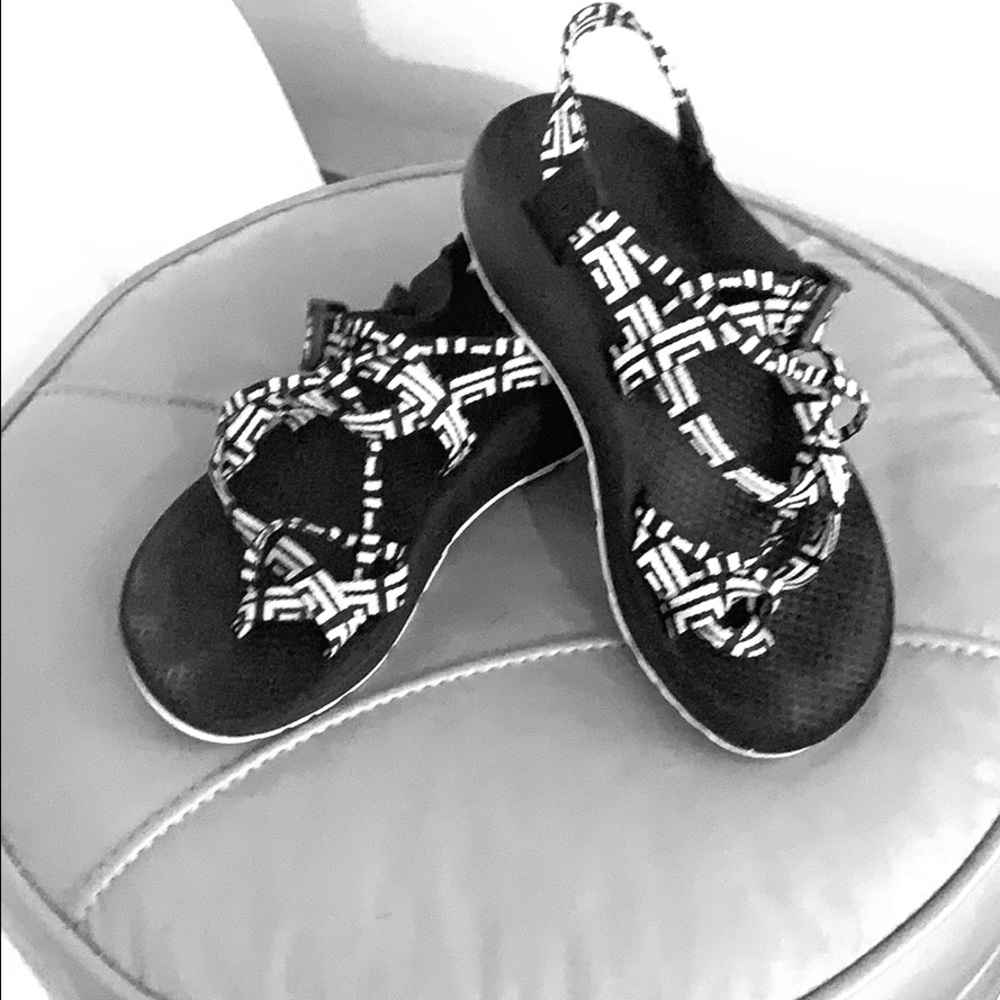 Black & White Z Strap Cloud Chacos